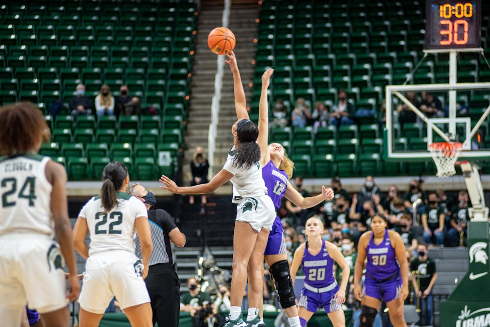 <p>The Michigan State Spartans and Niagara Purple Eagles tip-off during Michigan State&#x27;s victory on Nov. 14, 2021.</p>