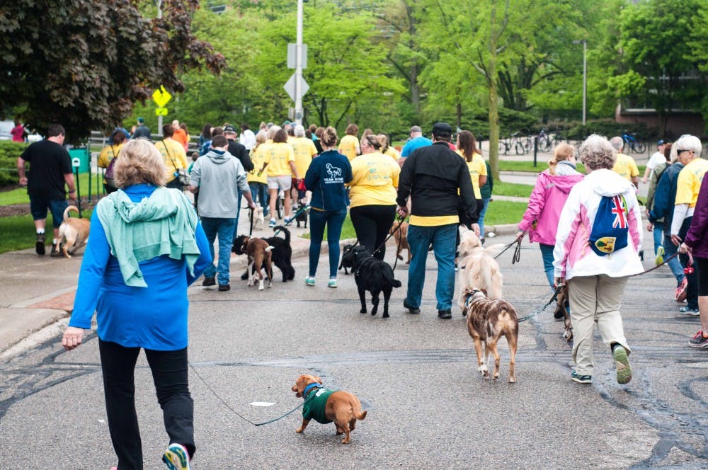 <p>Participants begin the Woofer Walk at the MSU auditorium on May 19, 2018. (Annie Barker | State News)&nbsp;</p>