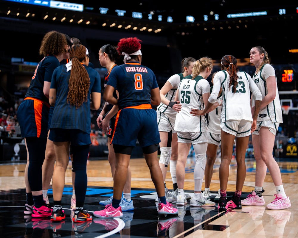 <p>Both the MSU women's basketball and Illinois women's basketball teams huddle on the court after a foul is called in the Gainbridge Fieldhouse in Indianapolis, IN on March 5, 2026.</p>