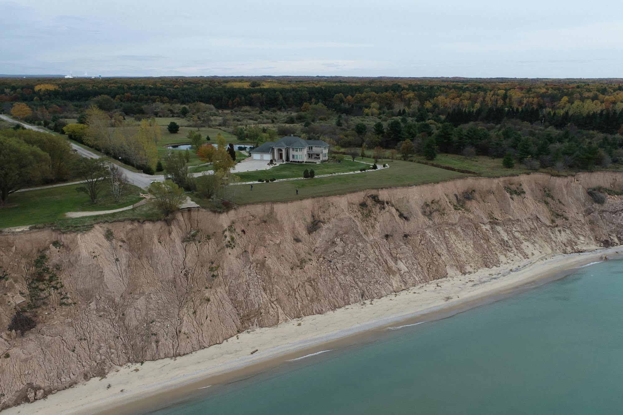 A photo of erosion in Manistee, Michigan. Photo courtesy of Ethan Theuerkauf, Michigan State University. 