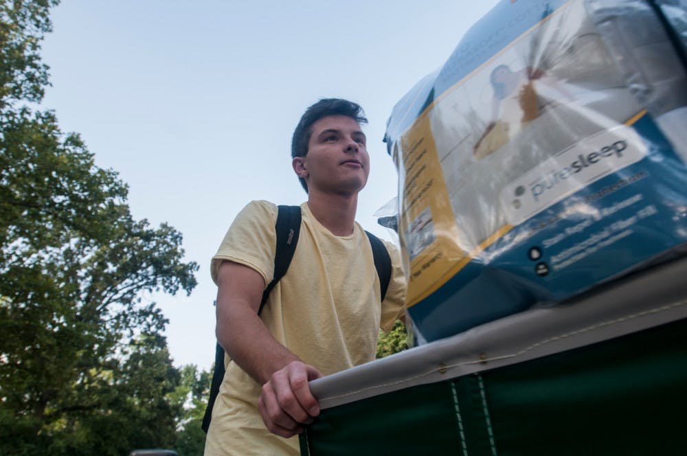 Journalism freshman Wolfgang Ruth pushes luggage on Aug. 28, 2016, at Brody Complex. The day marked the official move-in for first-year students. 