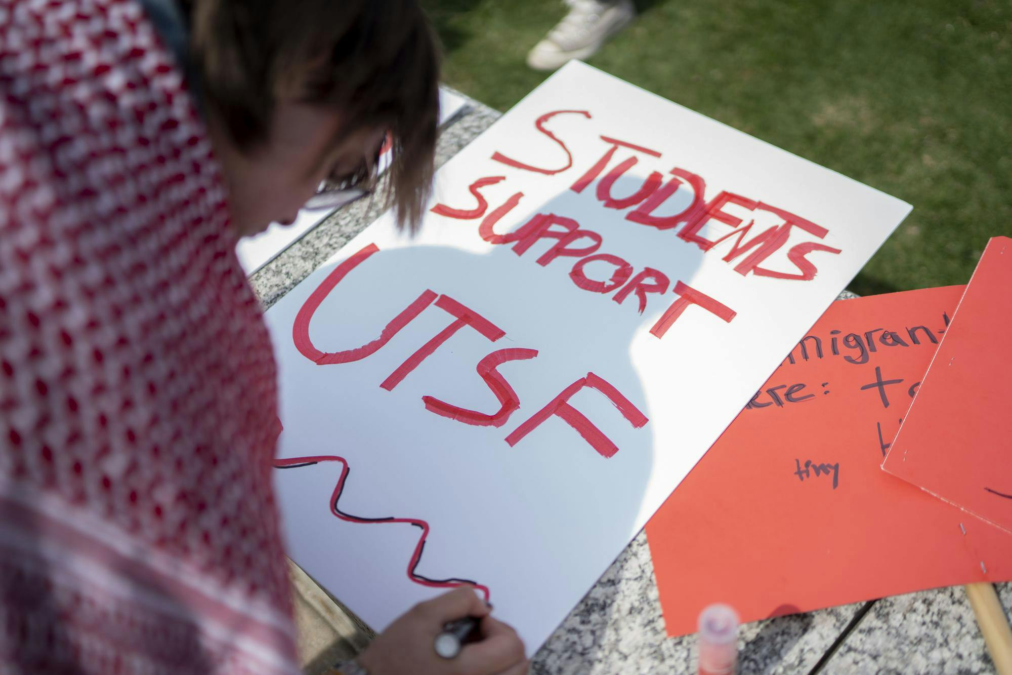 facultyprotest041725-des-00