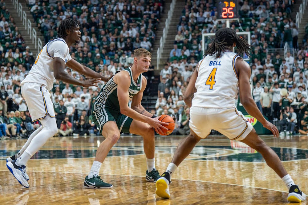 <p>MSU center and senior Carson Cooper (15) looks to pass the ball versus San Jose State at the Breslin Center in East Lansing, Michigan on Thursday, Nov. 13, 2025. </p>