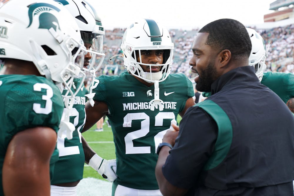 <p>Running backs coach Effrem Reed talks to MSU players before the game against Western Michigan on Sept. 2, 2022. The Spartans beat the Broncos with a score of 35-13.&nbsp;</p>