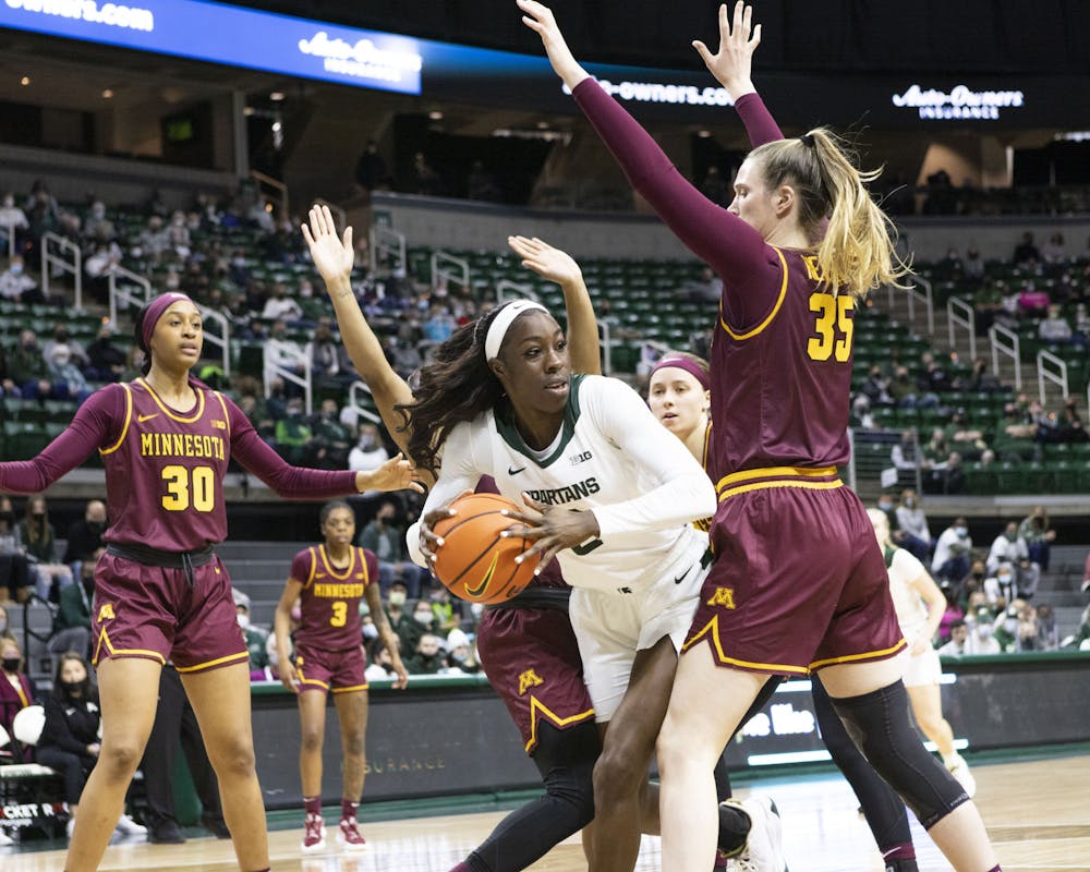 <p>Graduate student forward Tamara Farquhar is surrounded by the Minnesota Women&#x27;s Basketball defense on Jan. 23, 2022. </p>
