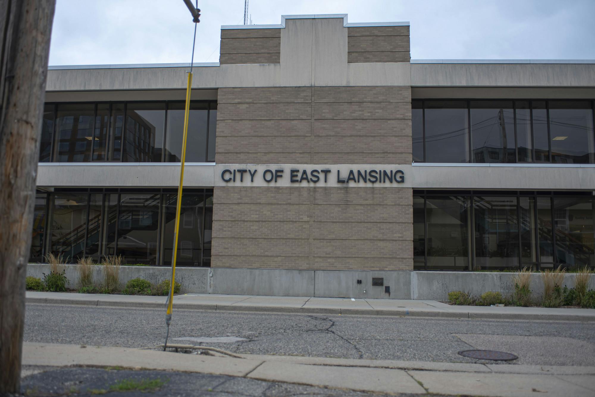 <p>Side of the 54B District Court from Park Lane. Shot on Sept. 10, 2020.</p>