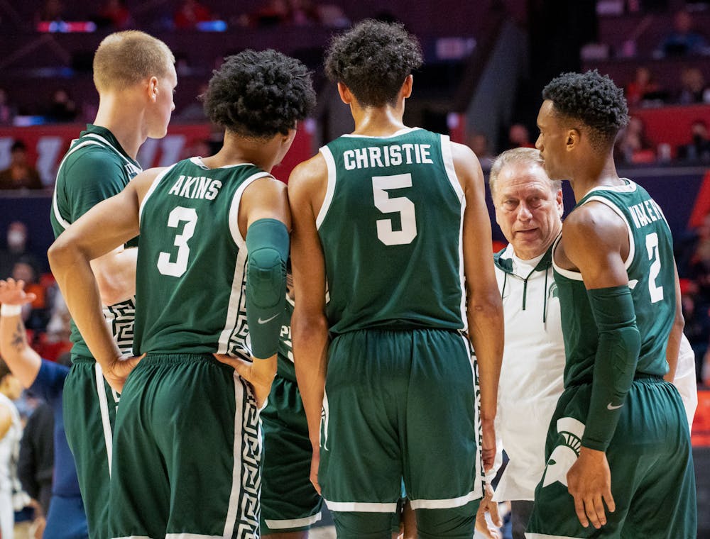 <p>Head Coach Tom Izzo gives his players on the floor a talk during the first half. The Spartans lost to the Fighting Illini in the final seconds, 56-55, at State Farm Center on Jan. 25, 2022. </p>