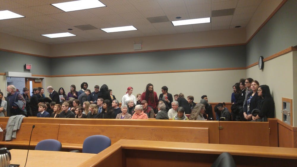 Individuals file into the 54-B District Court at 101 Linden St. on March 16, 2018.