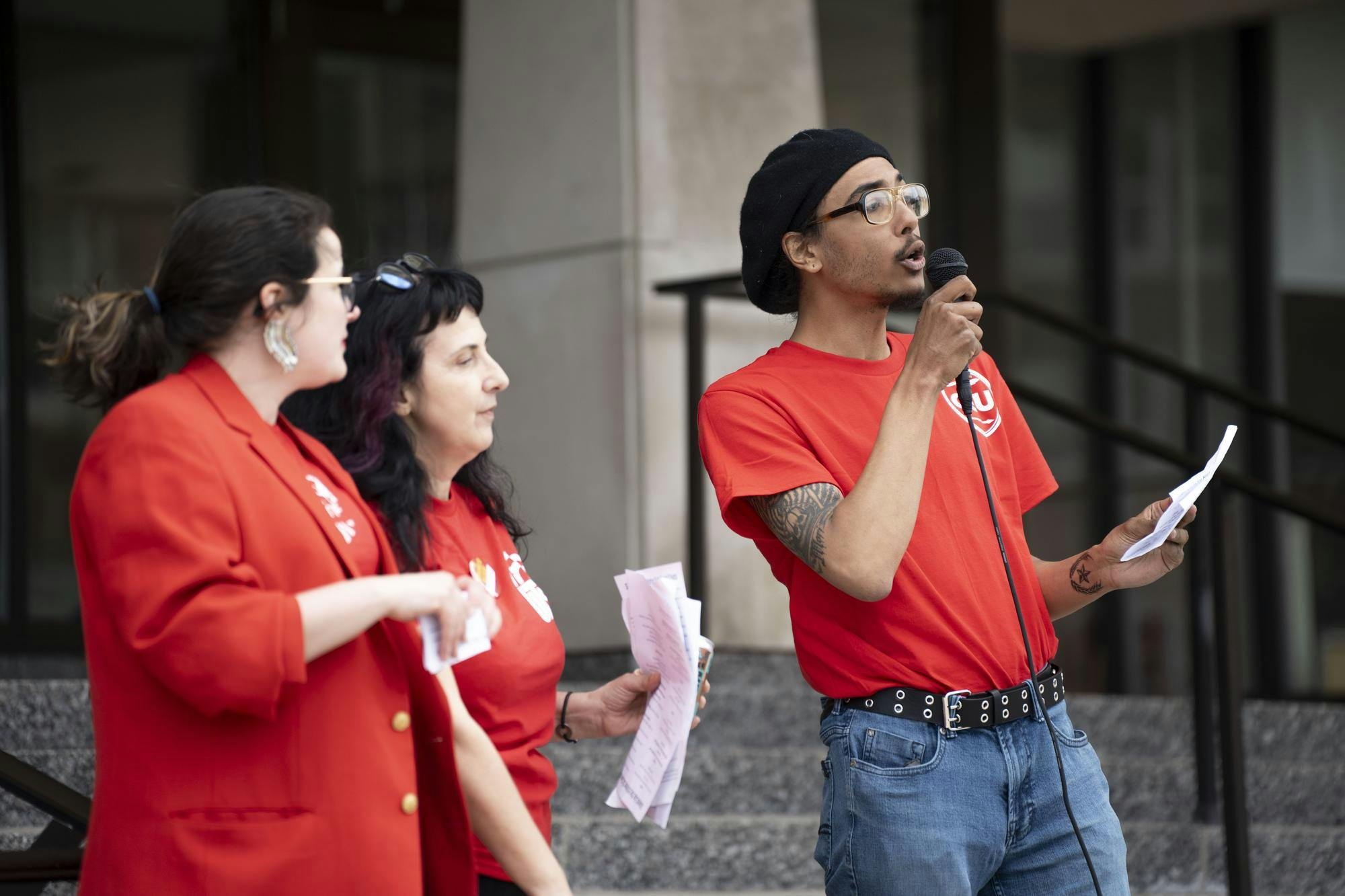 facultyprotest041725-des-19