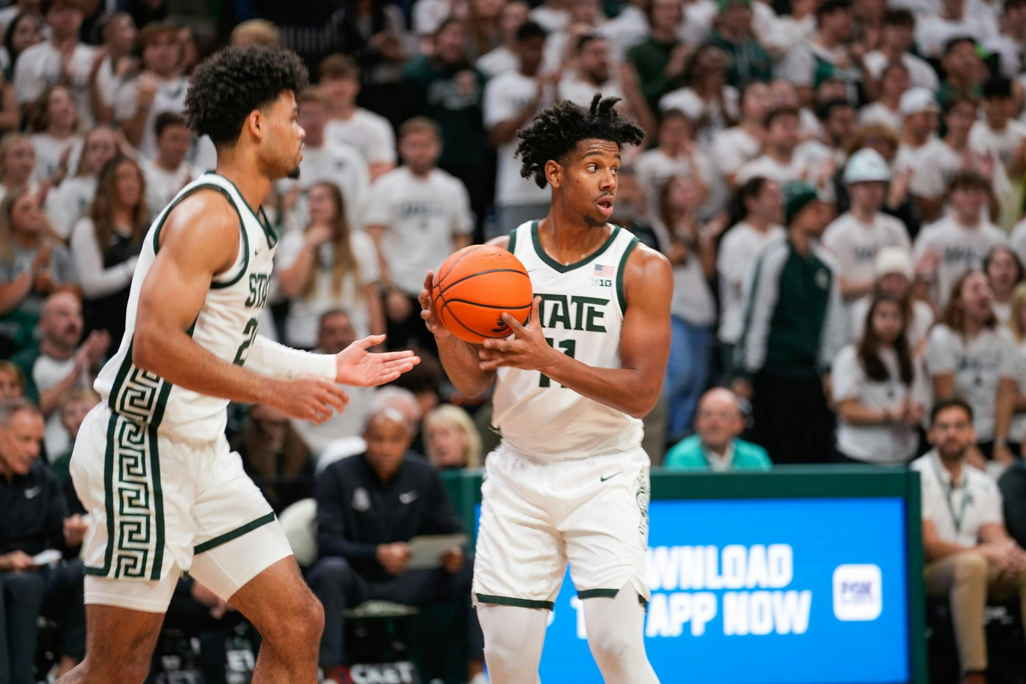 <p>MSU forward Malik Hall hands the ball off to guard A.J. Hoggard at the Breslin Center on Friday, Nov. 17, 2023. The pair recorded 12 and 14 points, respectively.</p>