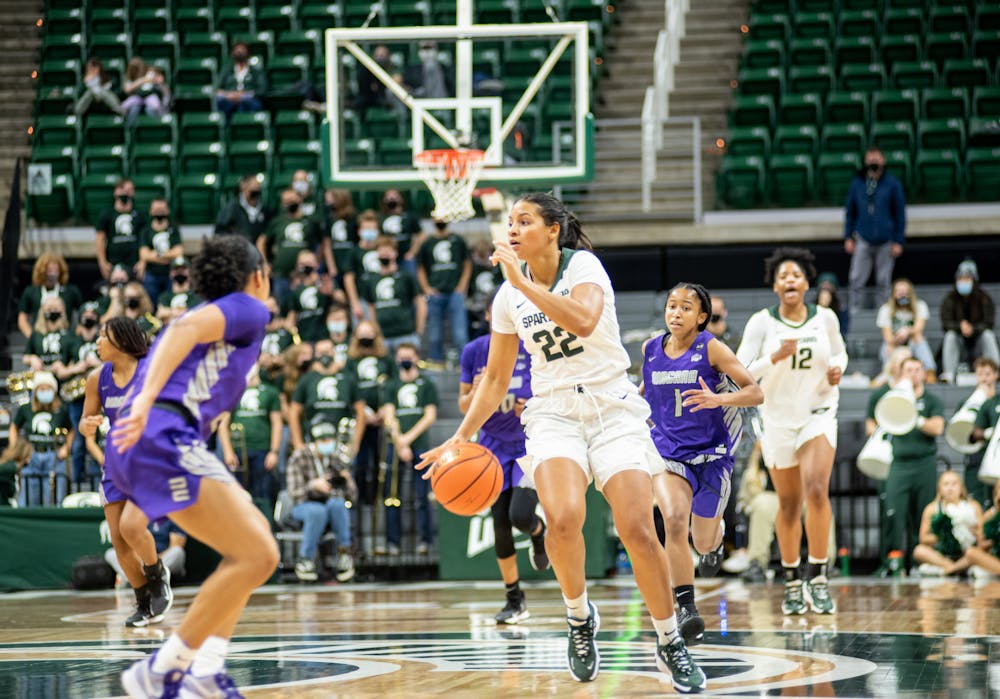 Junior gaurd Moira Joyner (22) brings the ball up the court during Michigan State's victory over the Niagara Purple Eagles on Nov. 14, 2021.