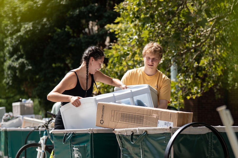 <p>An MSU student and their family member load up a cart during fall move-in at Yakeley Hall in East Lansing, Mich., on Aug. 25, 2026.</p>