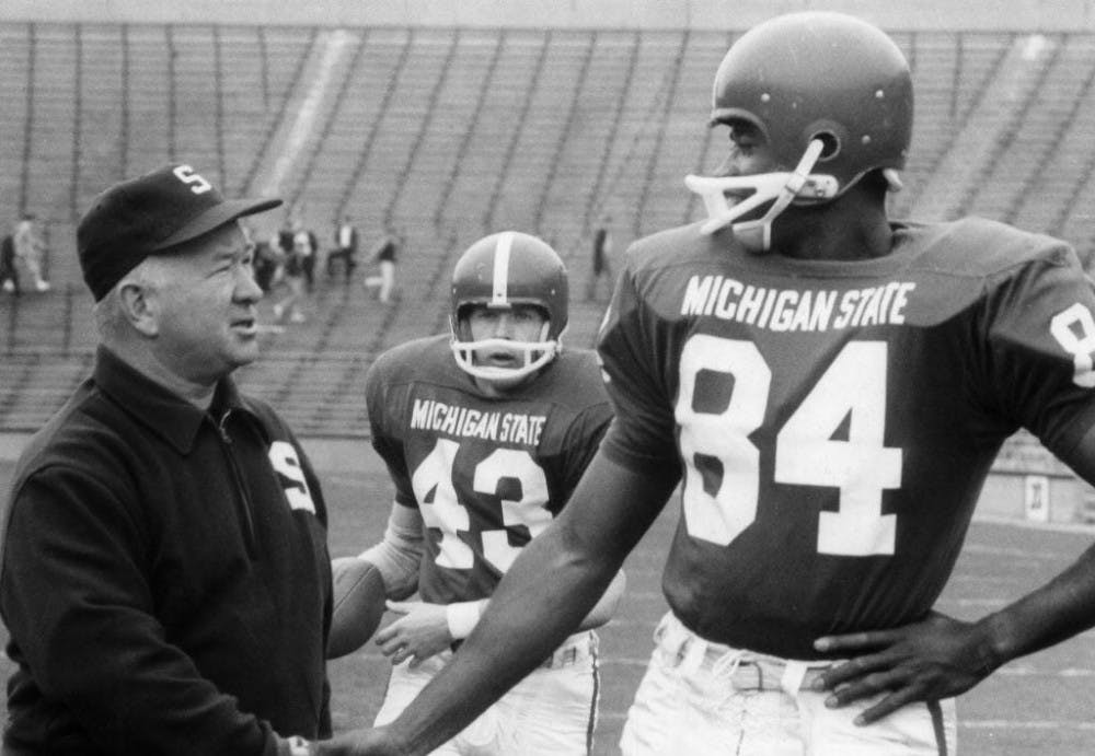 <p>Former MSU wide receiver Gene Washington with former head coach Duffy Daugherty. Photo courtesy: Through the Banks of the Red Cedar</p>