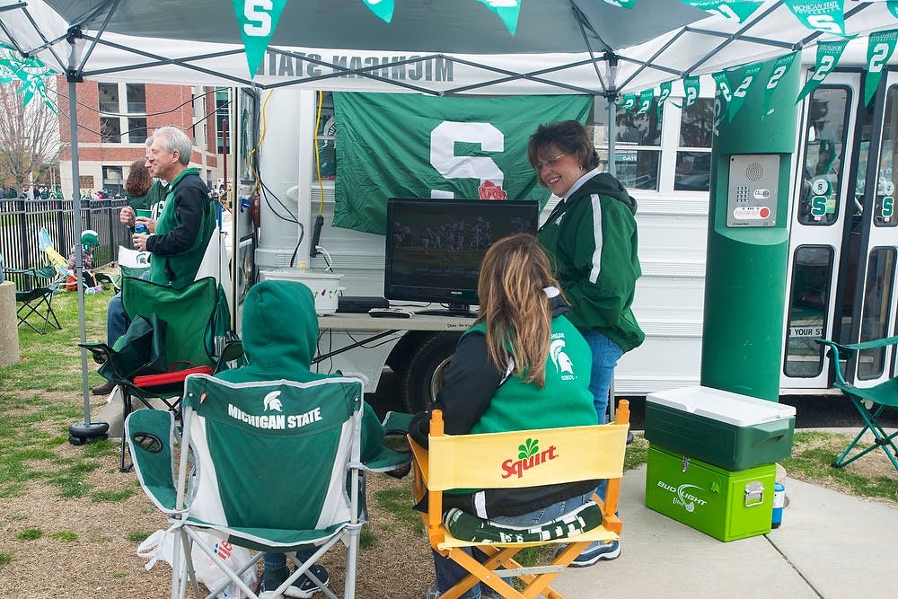 <p>Fans tailgate prior to the Green and White Spring Game April 25, 2015, outside of Spartan Stadium. The white team defeated the green team, 9-3. Hannah Levy/The State News</p>