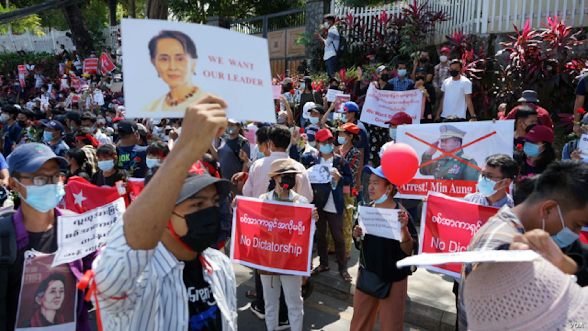 Demonstrators_denounce_the_military_coup_in_Myanmar.webp_