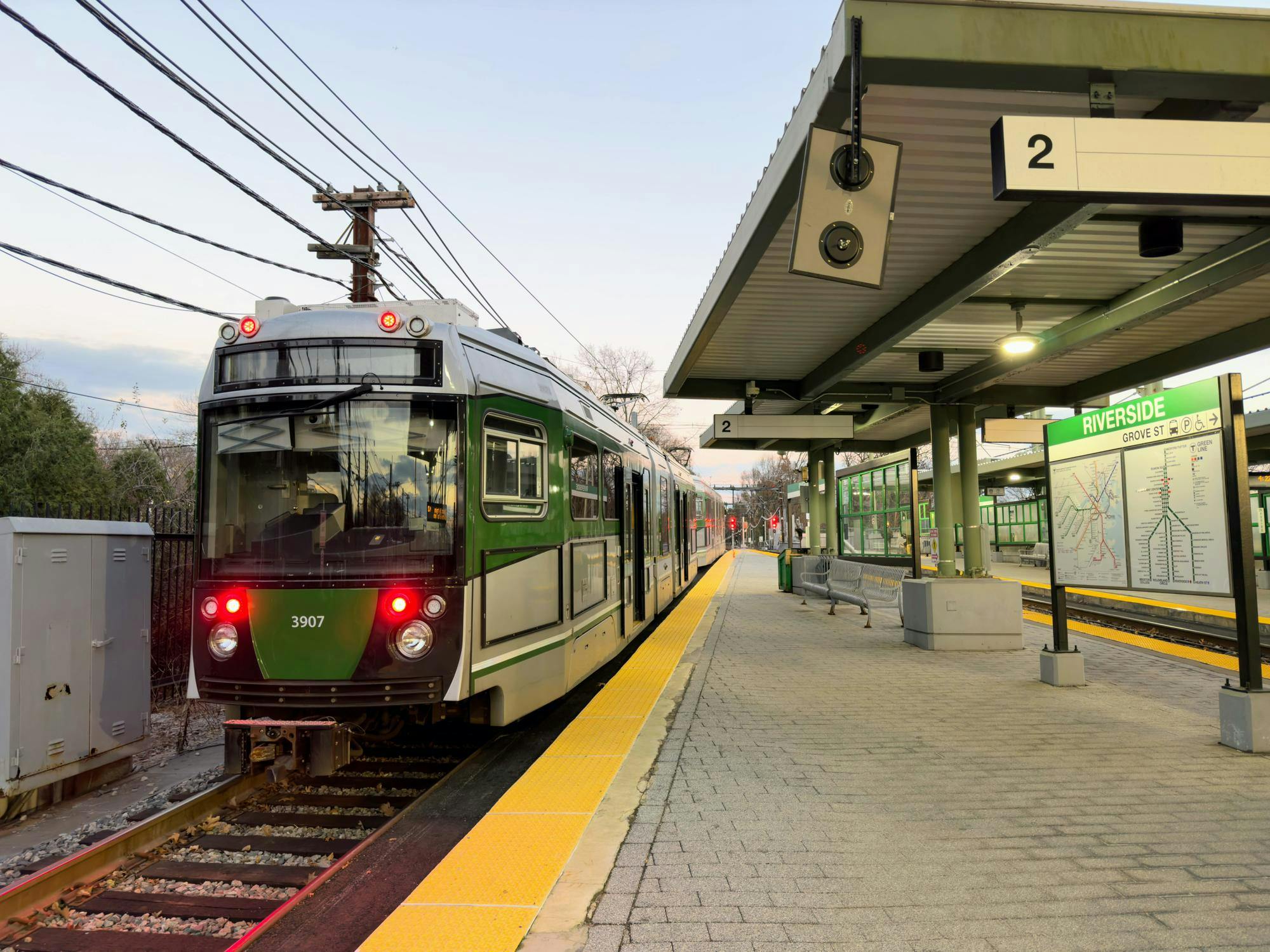 MBTA_Green_Line_3907_at_Riverside_station.jpg