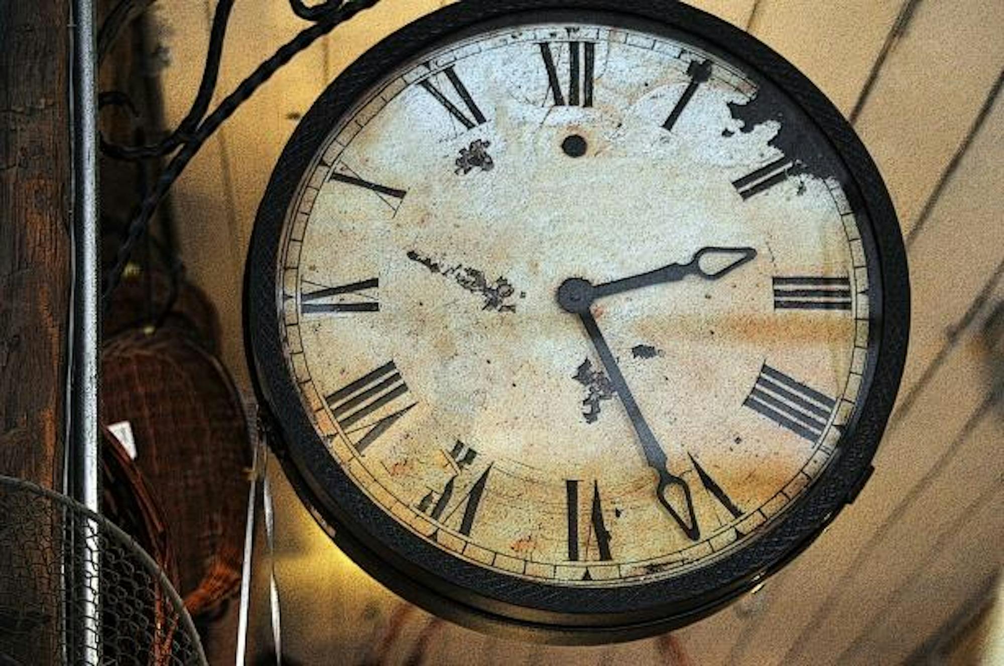 antique-clock-1445354221G4a.jpg