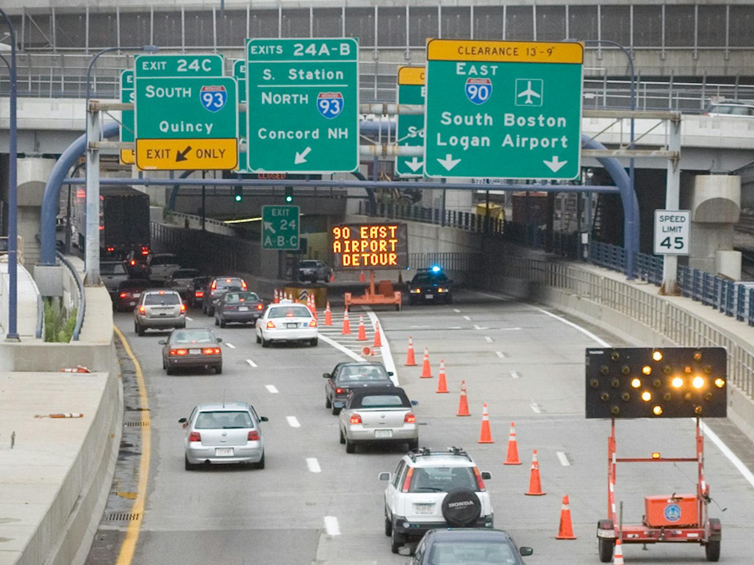 Boston_traffic_re-routed_Ted_Williams_tunnel_2006