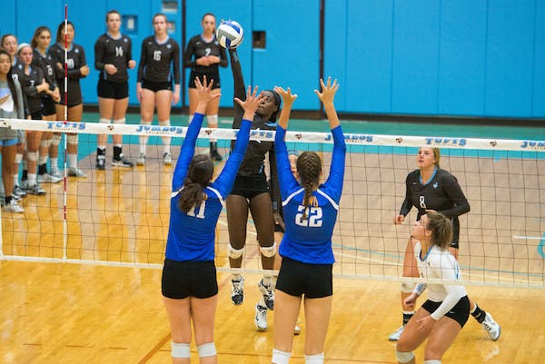 2016-09-14-Volleyball-vs-Roger-Williams-0361