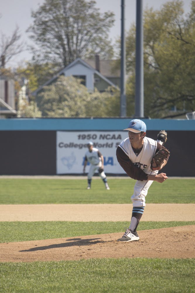 2017-04-28-mens_baseball_vbates