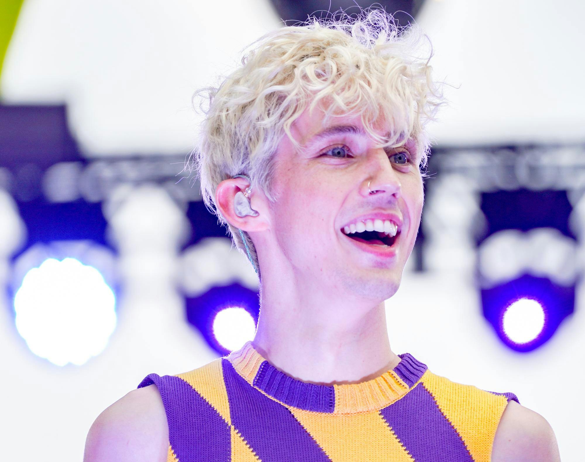 2018.06.10_Troye_Sivan_at_Capital_Pride_w_Sony_A7III,_Washington,_DC_USA_03462_(42690655572).jpg