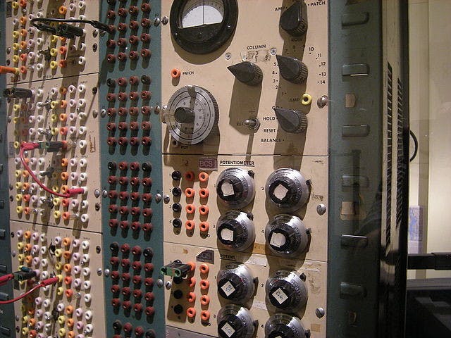640px-MOHAI_-_analog_computer_03