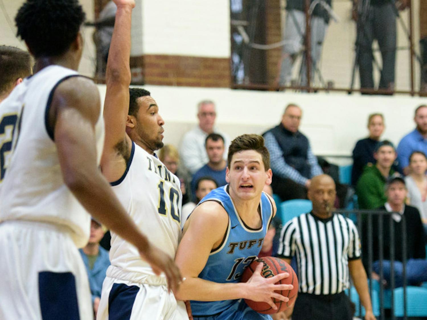 180211-Mens-Basketball-vs-Trinity-950