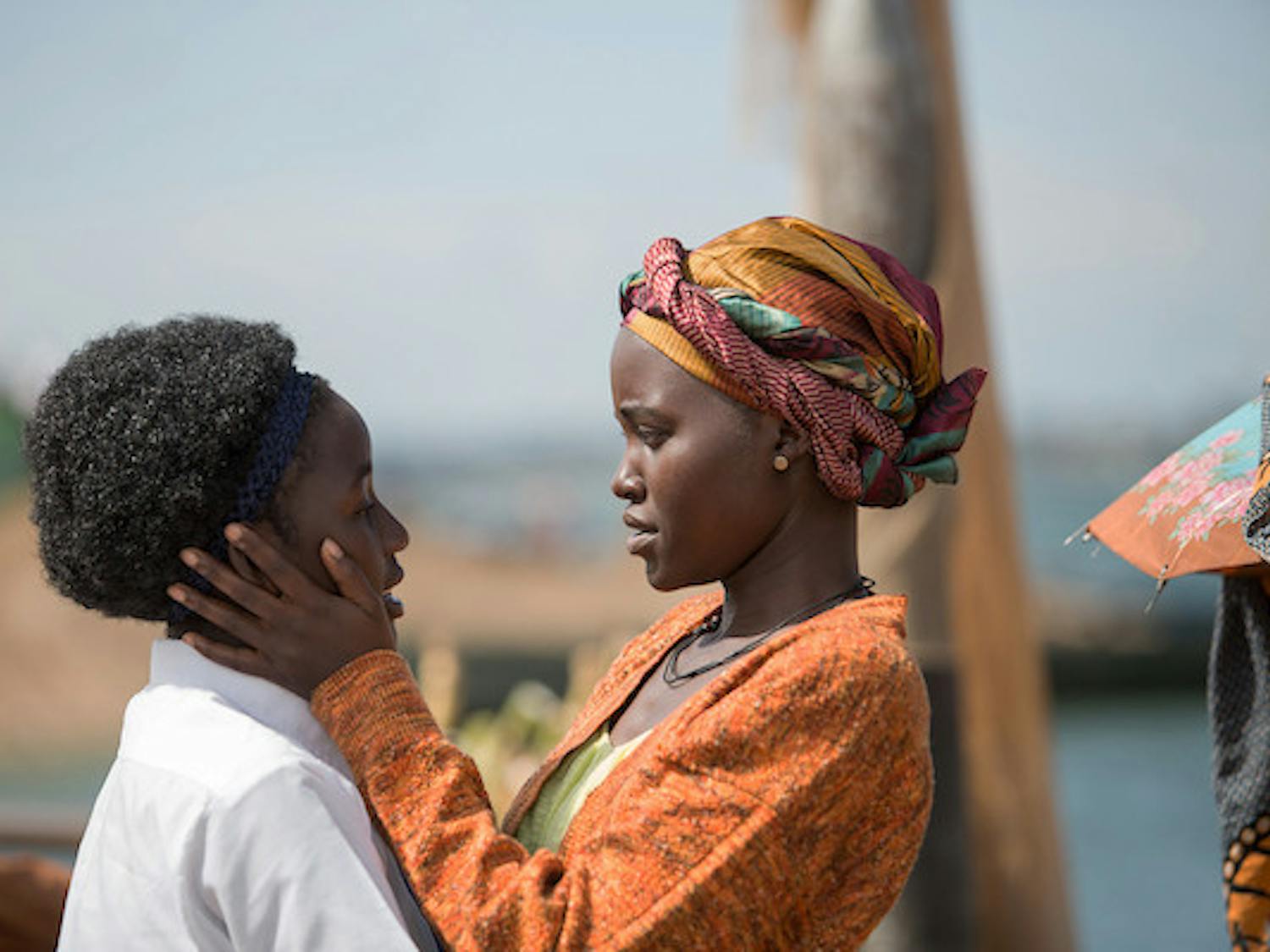 QUEEN_OF_KATWE_holding_face