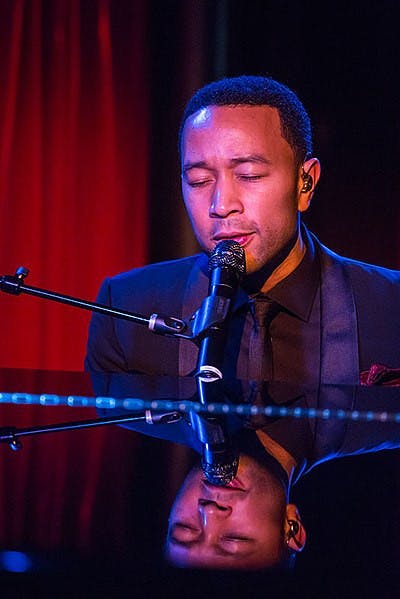 400px-John_Legend_by_Sachyn_Mital