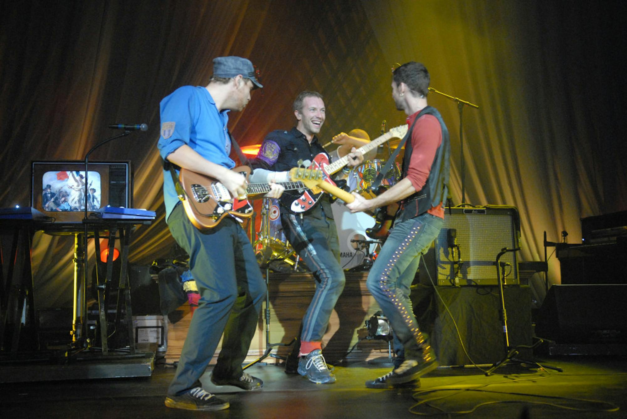 Coldplay_performs_for_Nissan_Live_Sets_2