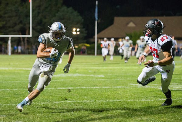 2016-09-24-Football-vs-Wesleyan-0500