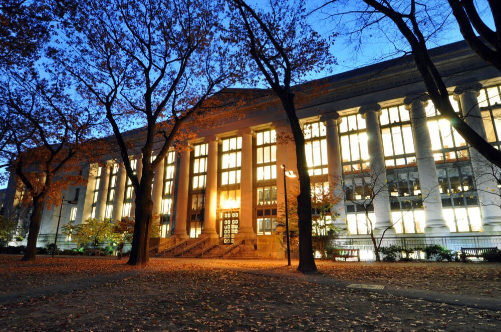Harvard_Law_School_Library_in_Langdell_Hall_at_night-min-scaled