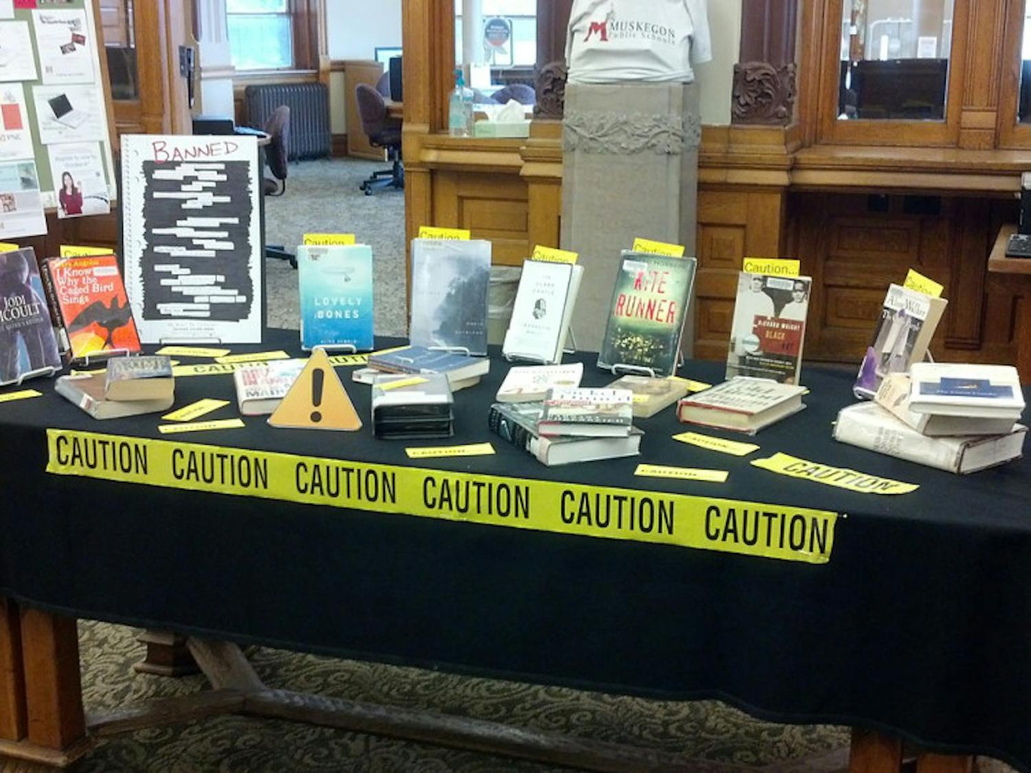 1280px-Banned_Books_Display