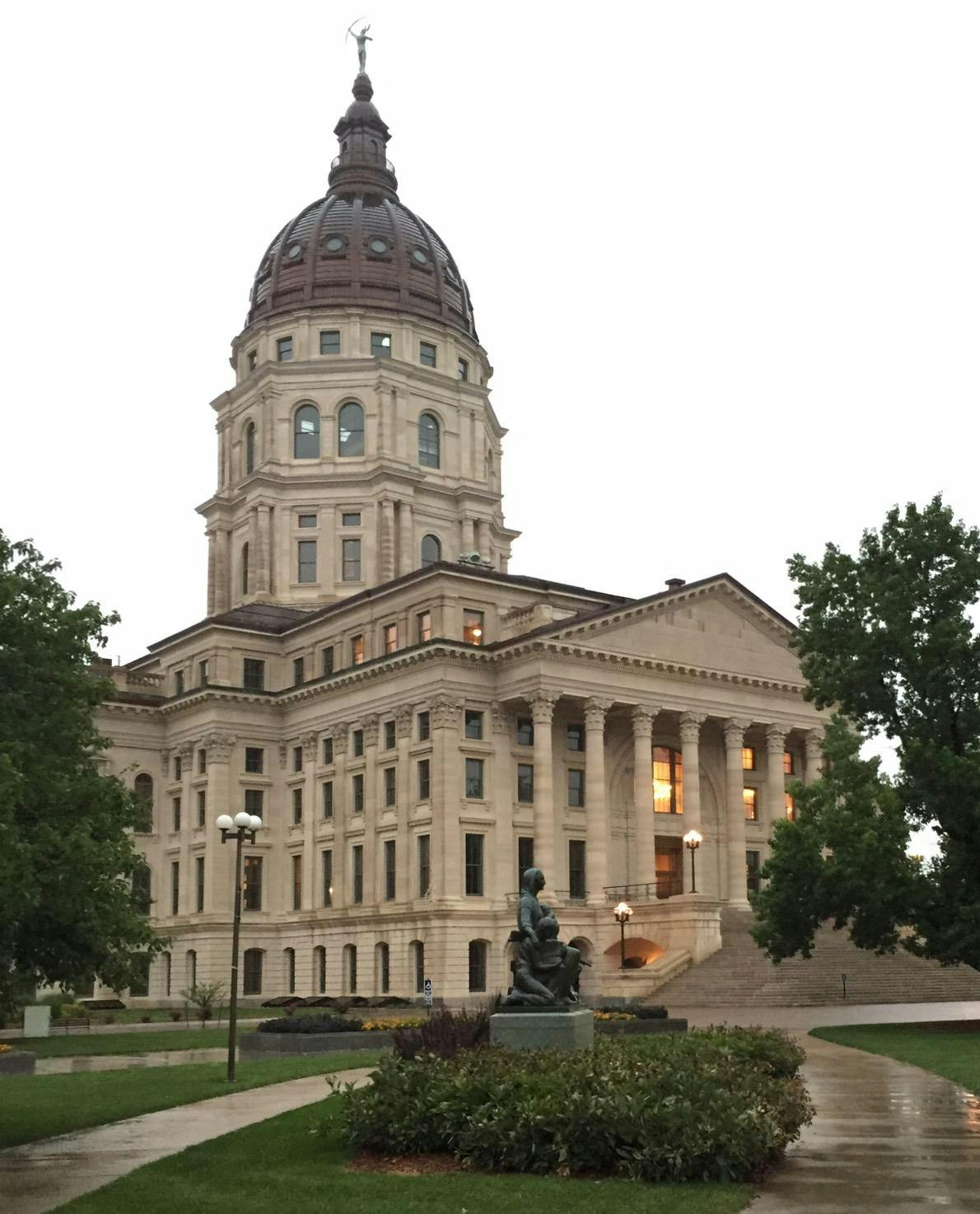 Kansas_Statehouse_2015.jpg