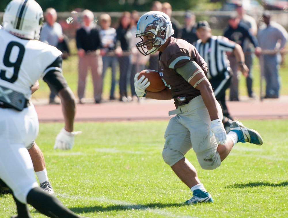 2015-10-10-Football-vs-Bowdoin-8803