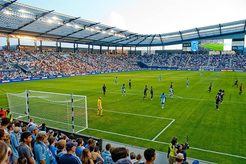 800px-Livestrong_Sporting_Park_-_Sporting_KC_v_New_England_Revolution
