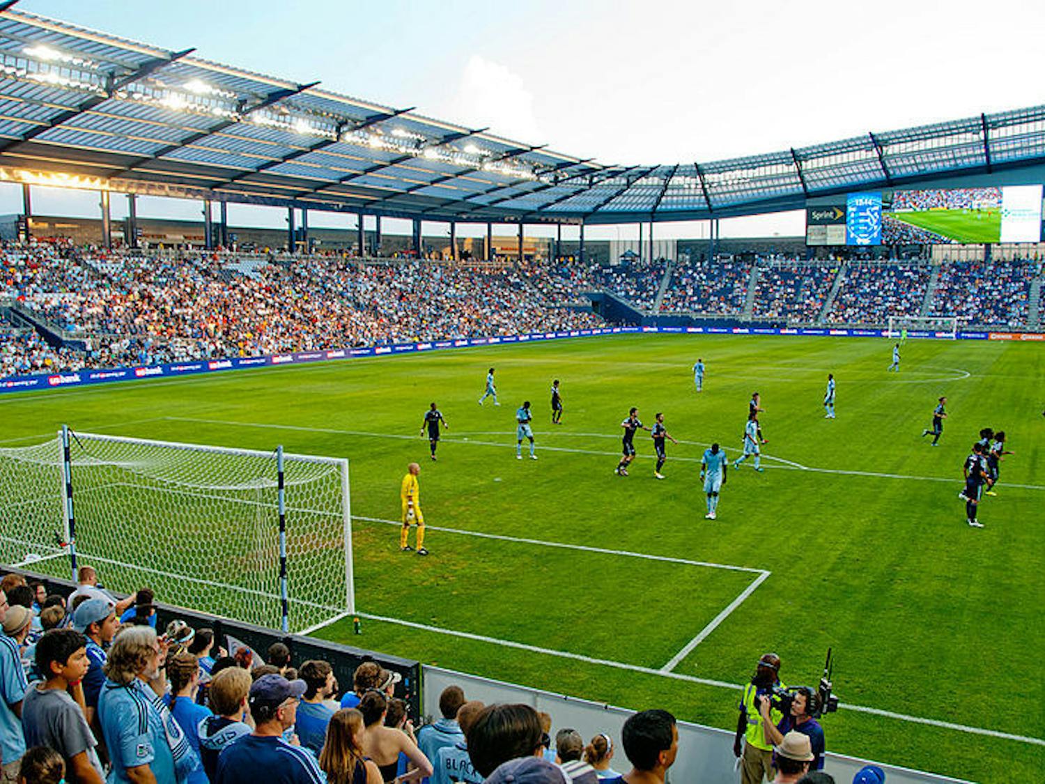 800px-Livestrong_Sporting_Park_-_Sporting_KC_v_New_England_Revolution