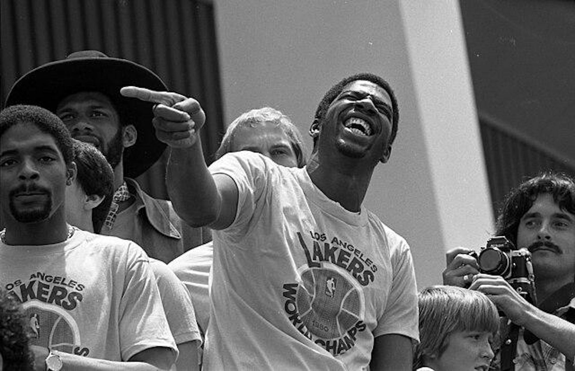 Magic_Johnson_at_Lakers_championship_rally,_1980.jpg