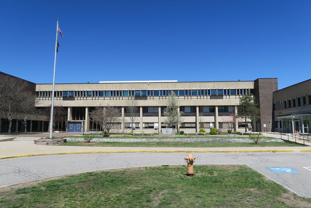 1599px-Medford_High_School_Medford_MA