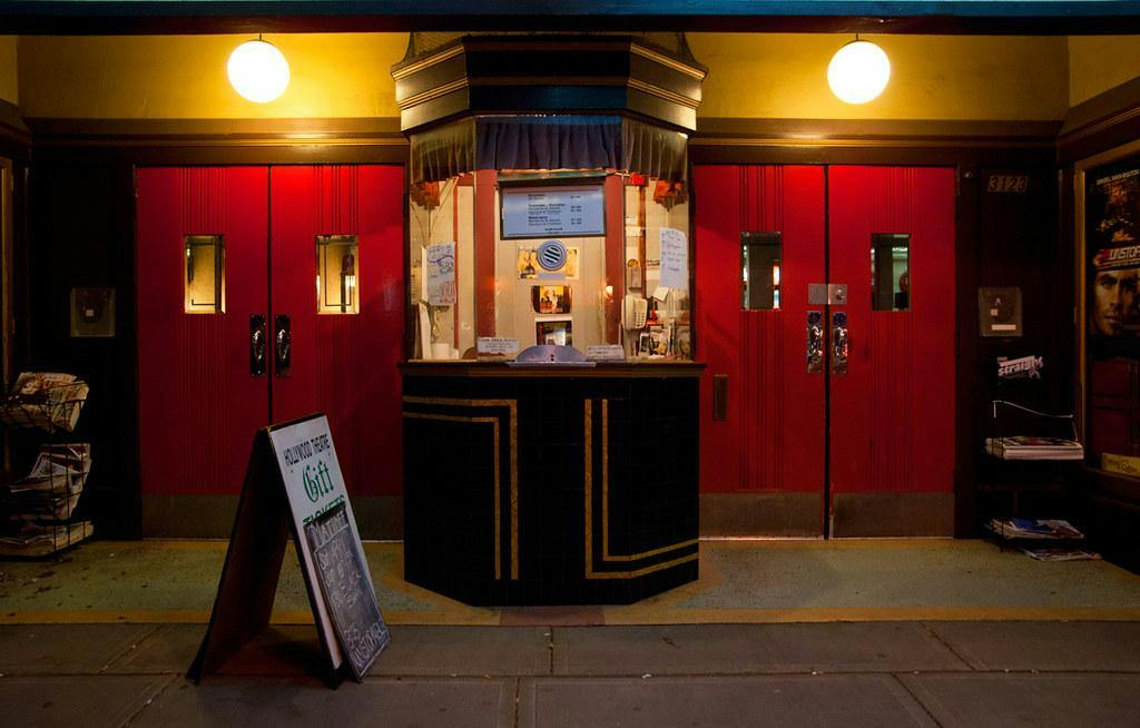 Hollywood Theatre (1935) Entrance