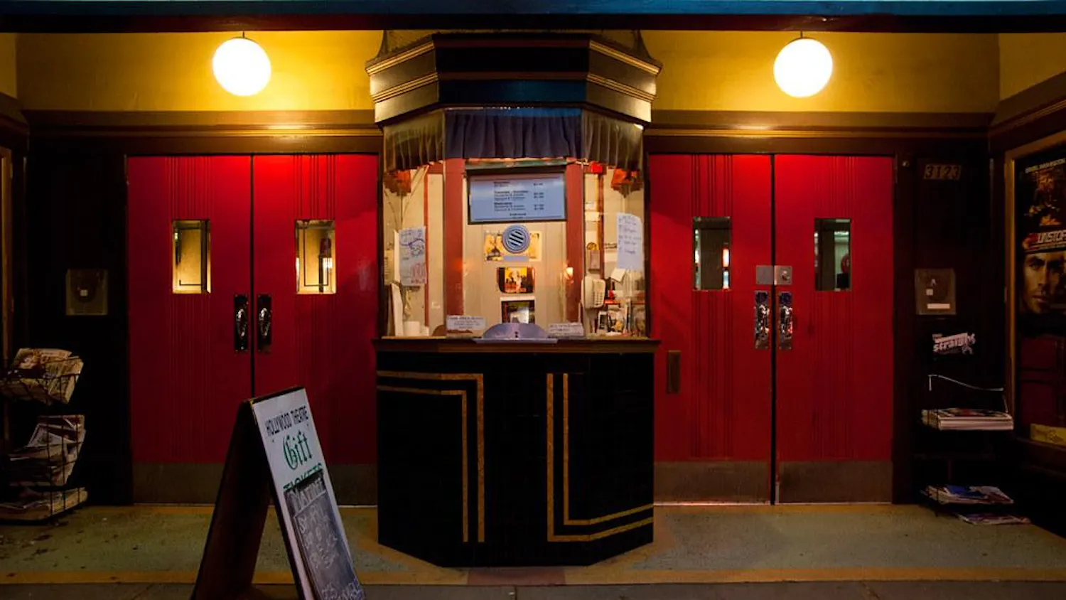 Hollywood Theatre (1935) Entrance