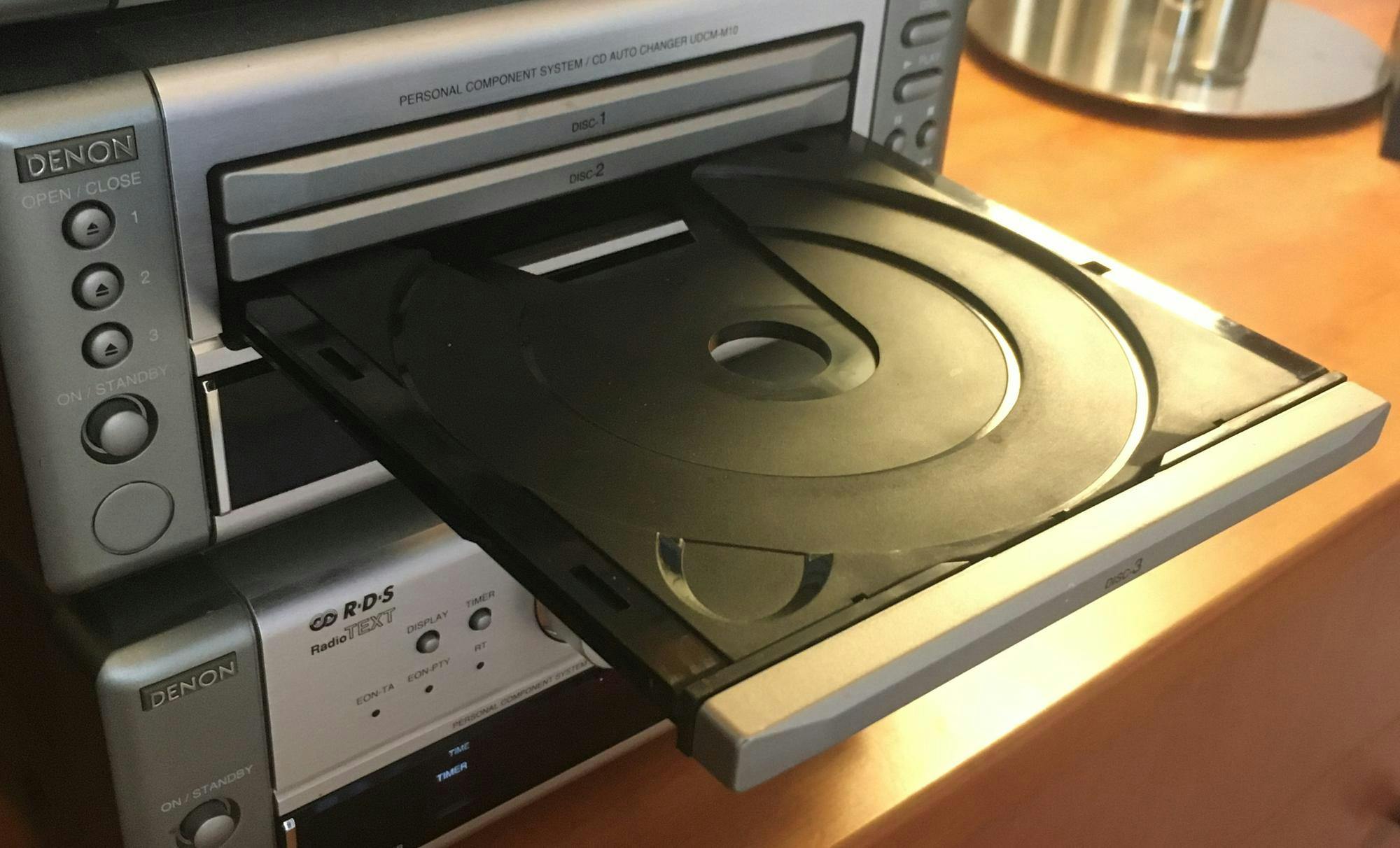 CD_player_with_open_tray.jpg
