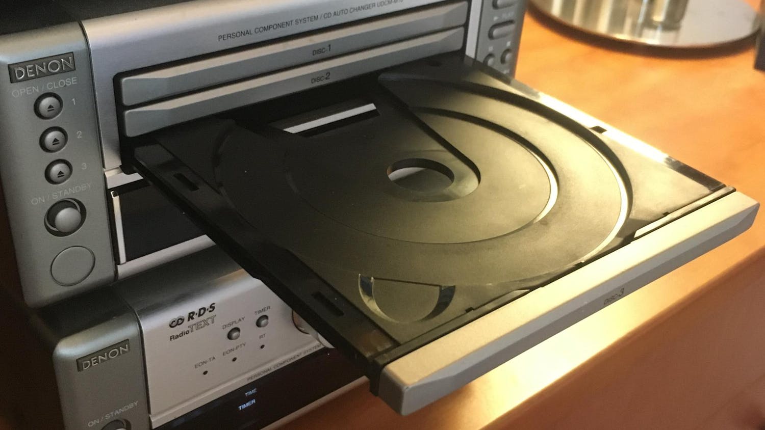 CD_player_with_open_tray.jpg