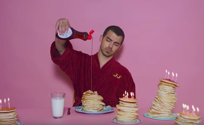 700_charlixcxboys_joejonas