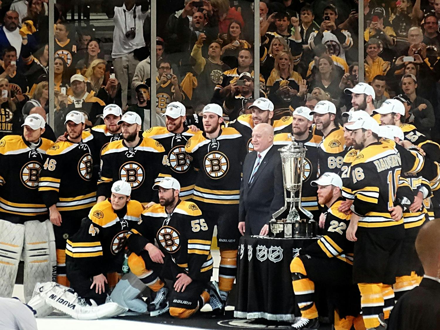 Boston_Bruins_Prince_of_Wales_Trophy_2013-06-07.jpeg