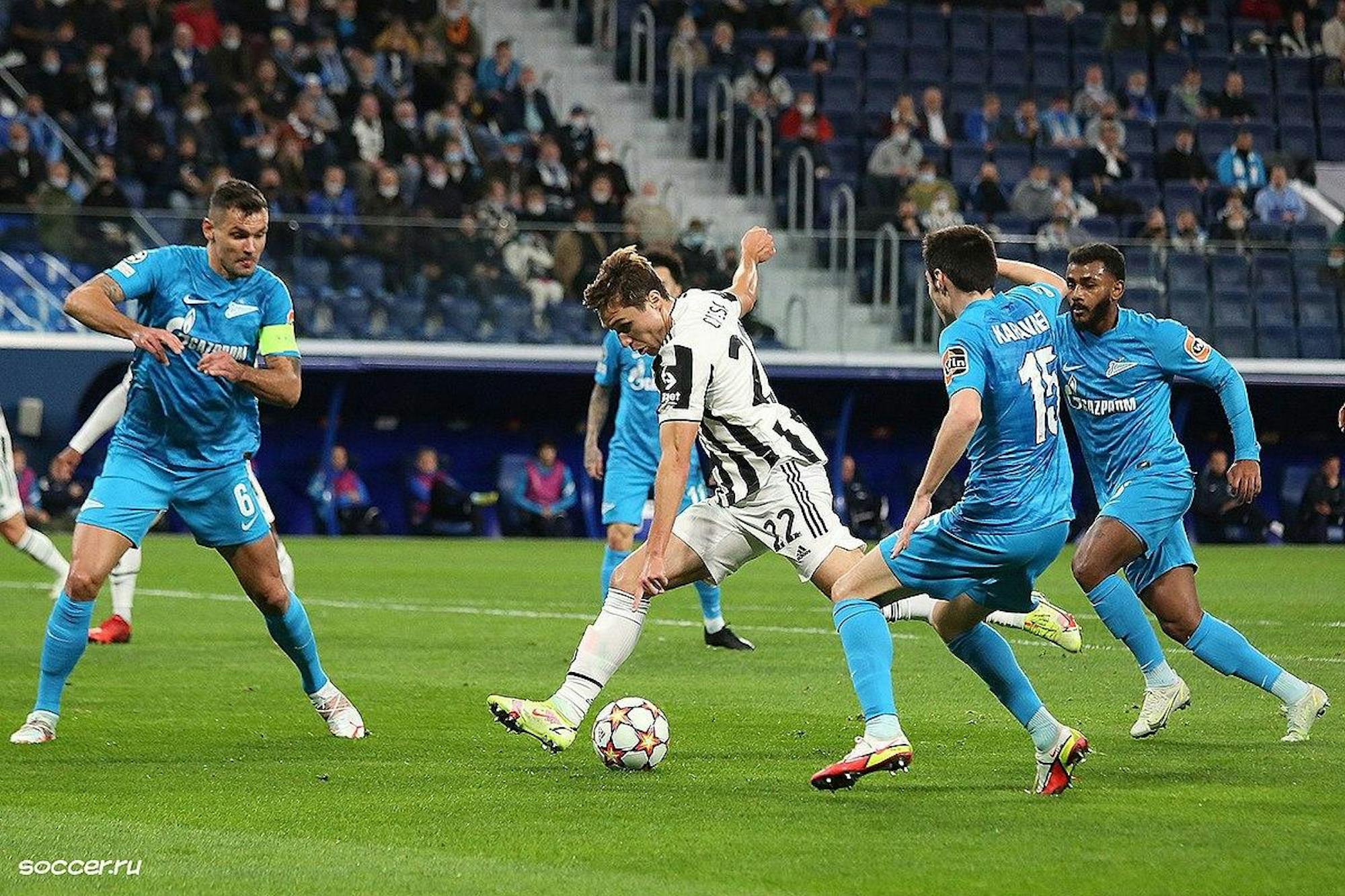 Federico Chiesa is pictured shooting in a 2021 game against FC Zenit Saint Petersburg. 