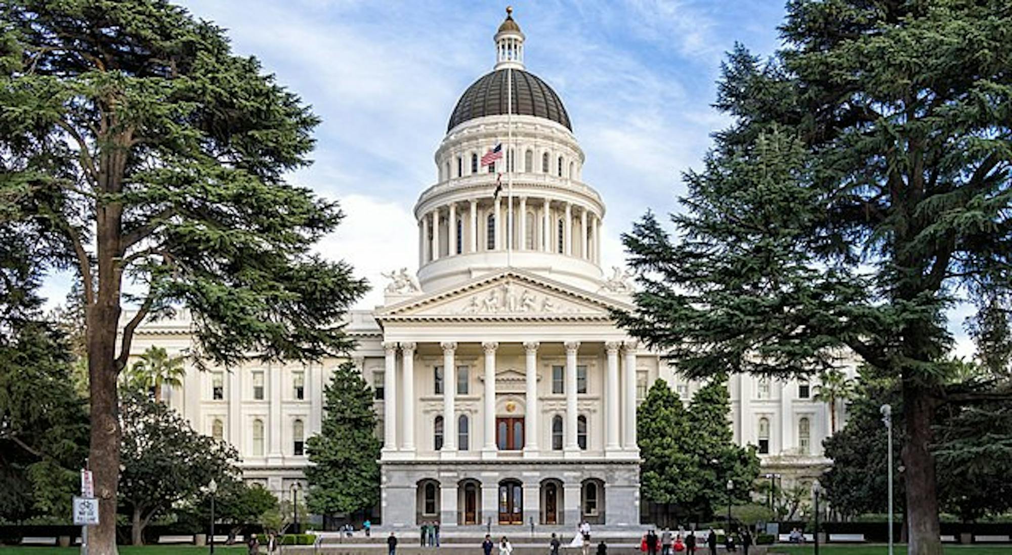 640px-Sacramento-California-State-Capitol_cropped