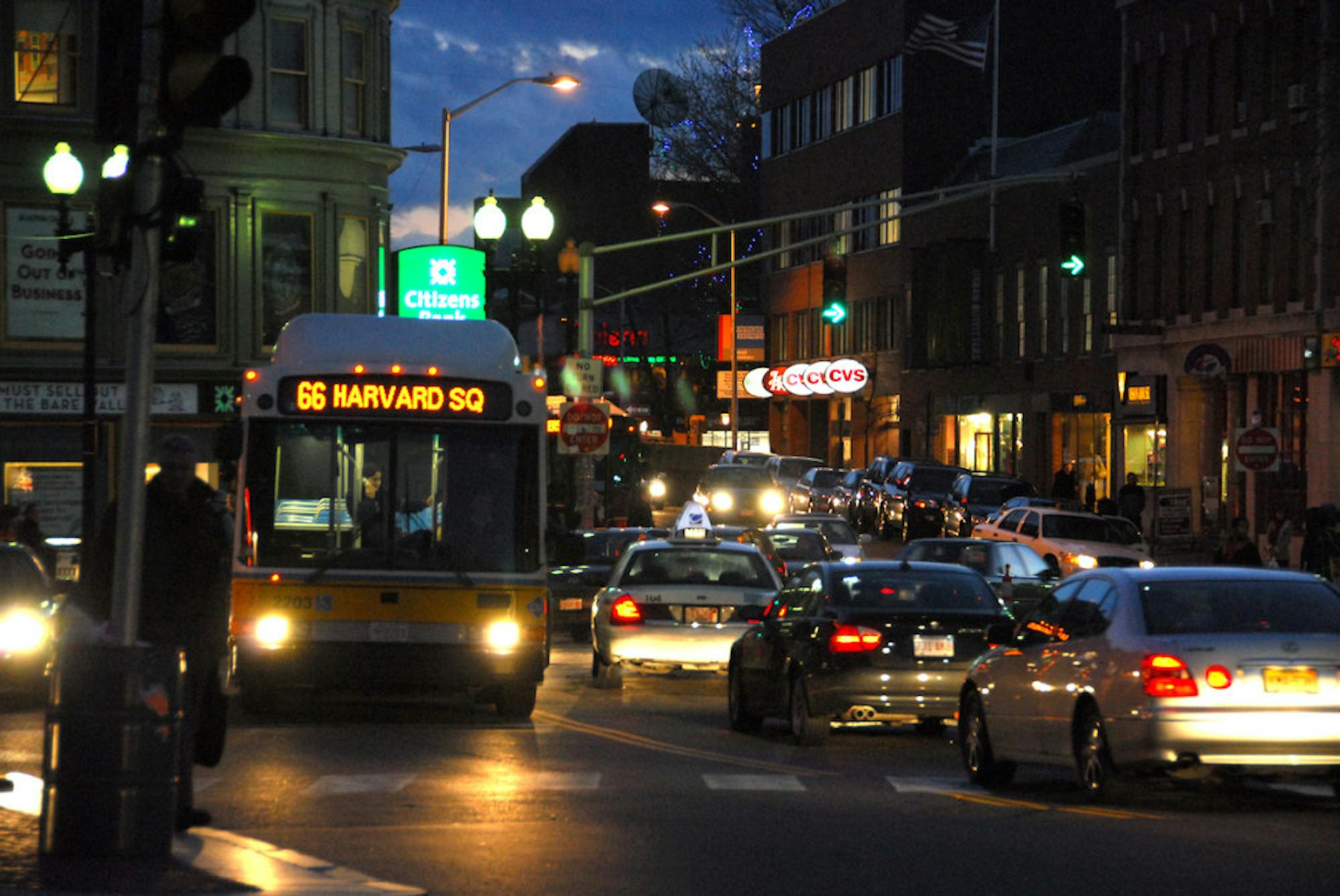 66_Bus_in_Harvard_Square_at_night