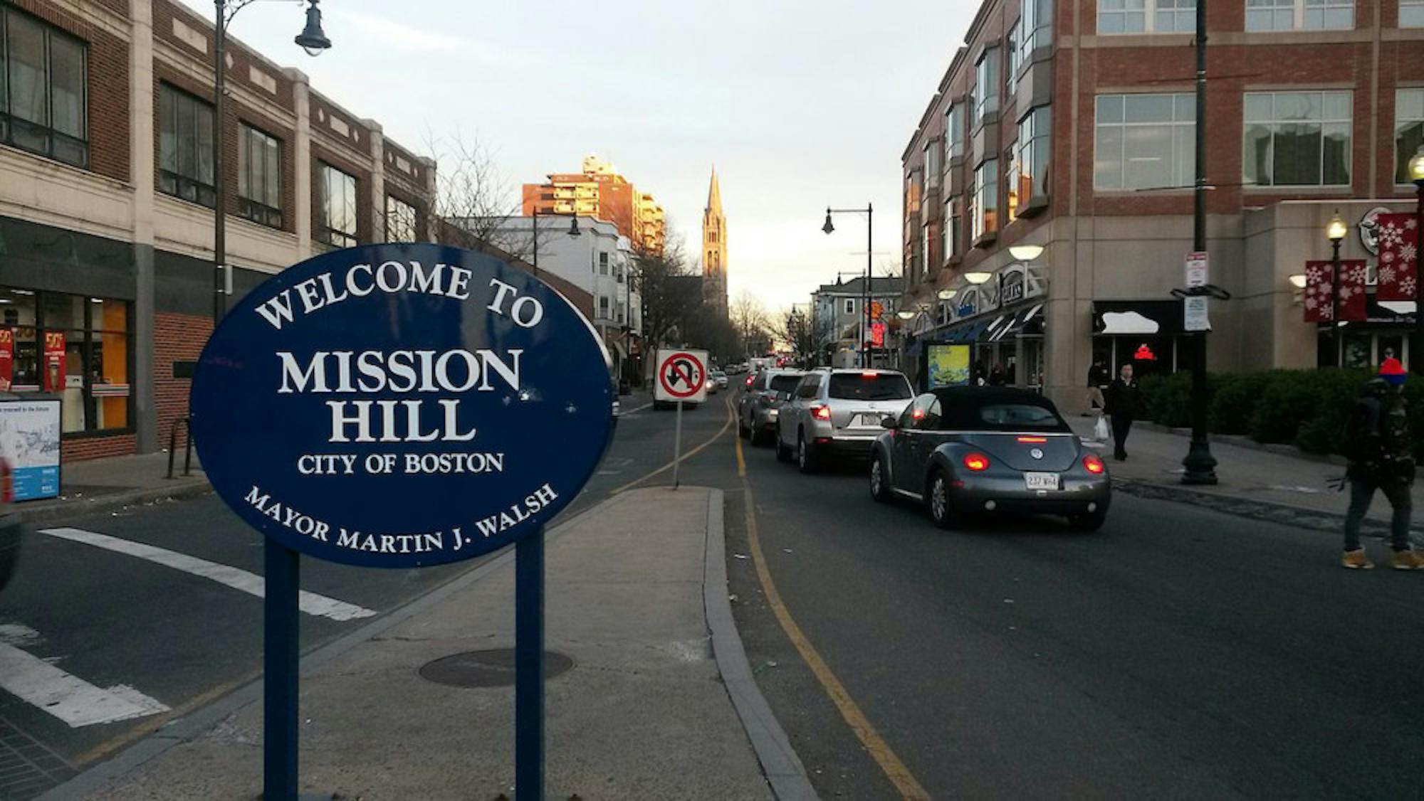 The_entrance_to_the_Mission_Hill_neighborhood_of_Boston_on_Tremont_Street_at_its_intersection_with_Huntington_Avenue_and_Francis_Street._2