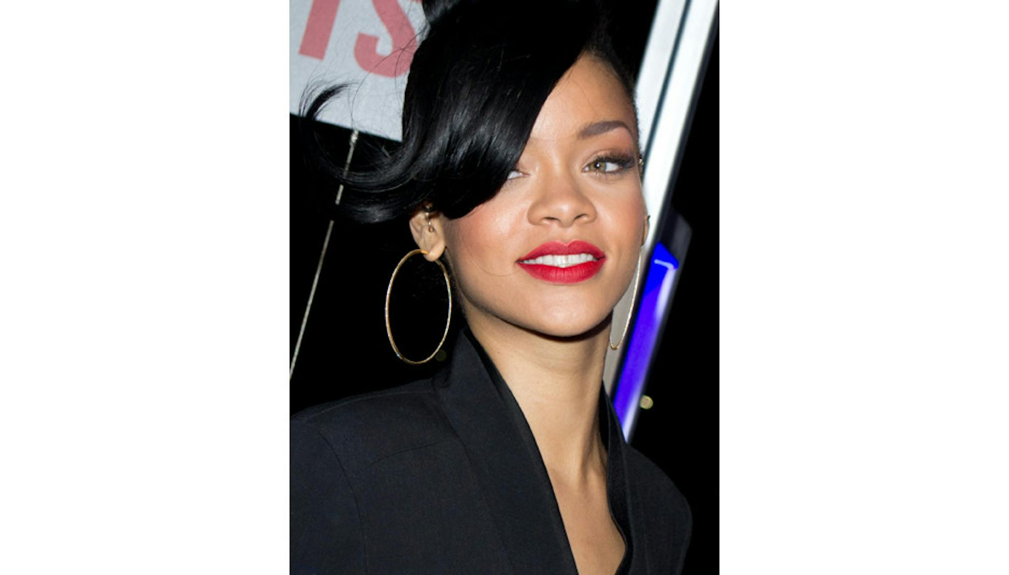 rihannaweb-1